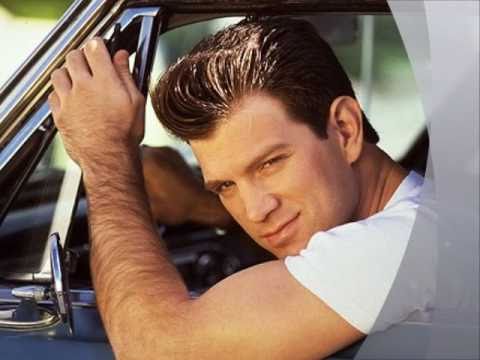 Chris Isaak - Somebody's Crying