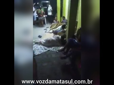 Em Bonito, vídeo mostra pessoas dormindo em frente a hospital para tentar conseguir ficha de atendimento