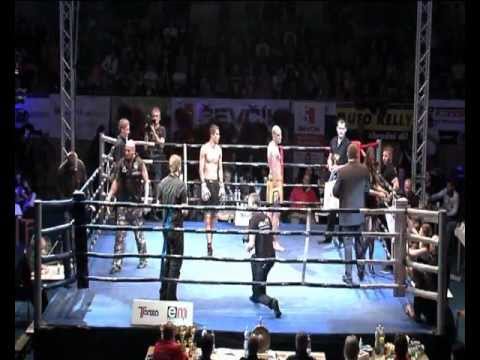 Noc Bojovníků Hodonín  9.12.2011  Baldrian vs. Genda