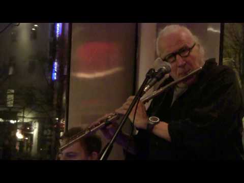 SAMBA DE MULHER (Joyce / Léa Freire), by Brazil4 At Cafe Emma - November 2017