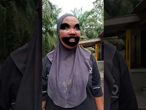 Adek pegang papa mama!!