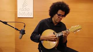 Estúdio Batuta | Hamilton de Holanda toca “Doce de coco”