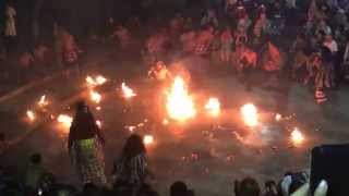 preview picture of video 'Kecak Fire Dancing at Uluwatu, Bali'
