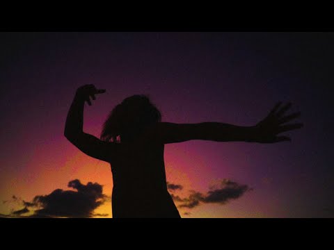 TÓKE - LONELY ISLAND (OFFICIAL MUSIC VIDEO)