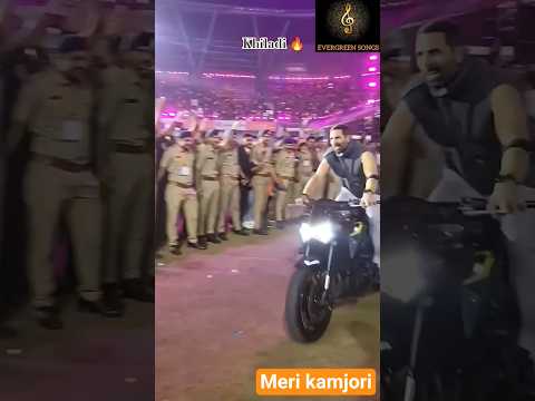 🔥 Tu Kaun Hai Tera Naam Kya | Akshay Kumar Live Performance  Bollywood#akki #shorts #viral #trending