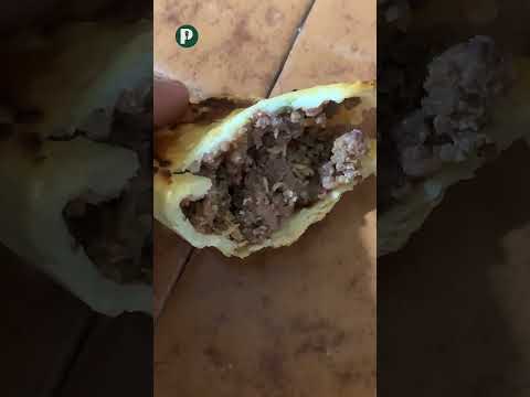 🤬 COMPRÓ EMPANADAS ANTES DE IR A TRABAJAR Y DESCUBRIÓ QUE ESTABA LLENA DE LARVAS