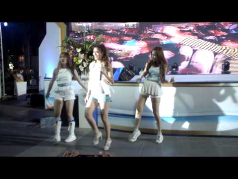 แกรนด์ Play girl @ Central World 23.12.2013