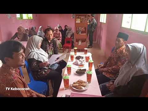 Kunjungan dari tim perpustakaan daerah di perpustakaan bina desa kebocoran