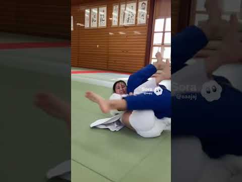 世界女子柔道48kgのヒロインと寝技で顔が5cm距離に…男子大学生がフリーズ｜四方固めの裏で起きたこと