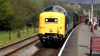 preview picture of video 'Napier Deltic Class 55 Deltic 55022 runs round at Rawtenstall part two'
