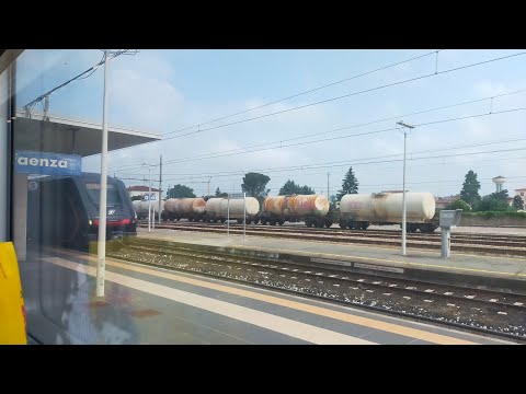 LIVE - Intercity (IC 605) Milano C.LE - Taranto: arrivo alla stazione di Faenza
