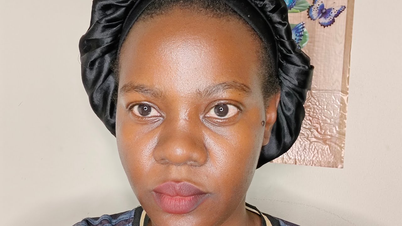 Obubonero kyolabila omukazi awoomedwa omukira nga mumaliliza okwezina