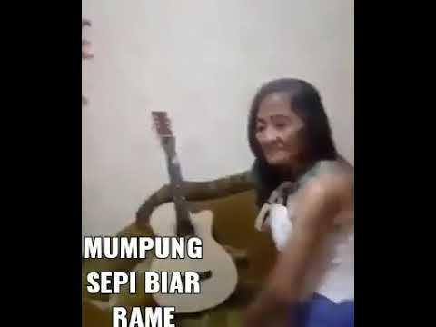 download lagu mp3 mp4 Video Nenek Joget Lagu Syantik, download lagu Video Nenek Joget Lagu Syantik gratis, unduh video klip Video Nenek Joget Lagu Syantik