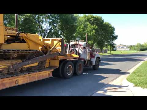 THE OLD B-MODEL MACK ON PARADE DAY!!!!!