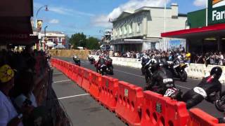 preview picture of video 'Crash at Paeroa 'Battle of the Streets' 2011'