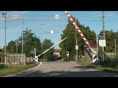 Passaggio a livello Mereto di Capitolo (I) - 3.8.2025 / Žel. přejezd / Italian railroad crossing