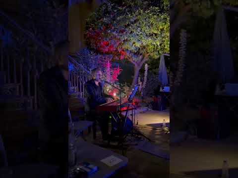 Philipp Weiss sings his spiritual song "Burn Up“