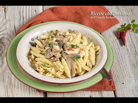 Pasta ai funghi cremosa - Ricette che Passione