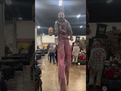 Insanely Tall Creepy Clown #halloween #transworld #halloweencostumes #creepy #scary