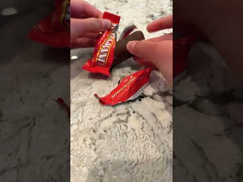 Trying the 100 grand chocolate bar!!! 9/10
