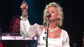 Lorrie Morgan &amp; Pam Tillis - &quot;Eight Days a Week/ I Want To Hold Your Hand&quot; - Moncton