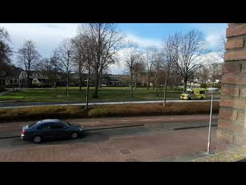 ambulance,s met spoed onderweg naar het ziekenhuis