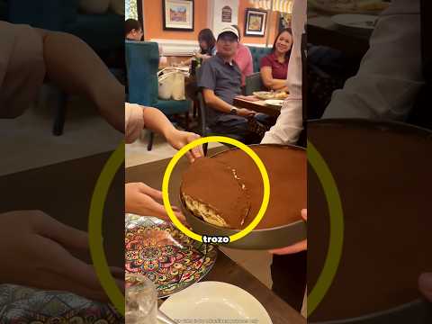 La chica tomó un gran trozo del pastel gratis 😮 #shorts