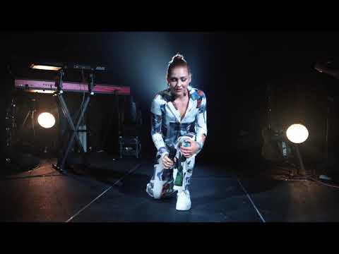 Olivia Lunny - The Walls (Live)