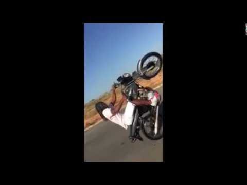 MC DEDE TIRANDO ONDA NO GRAU DE CG 150 E TOCA OAKLEY MEDUSA