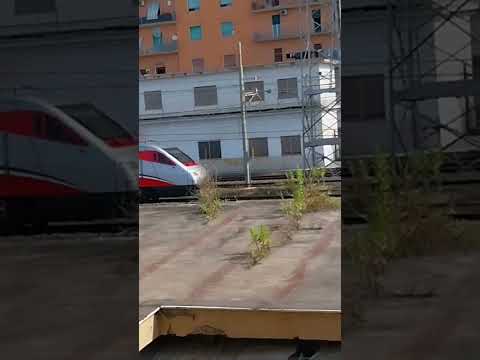Frecciargento Roma Termini-Reggio Calabria Centrale in transito alla stazione di Battipaglia.