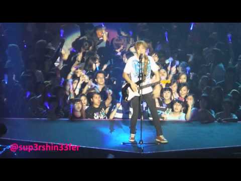 [HD FANCAM] 130413 CNBLUE BLUE MOON TOUR @ SG - I'M A LONER