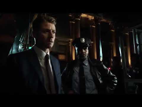 Bruce diz a Selina que sente sua falta.