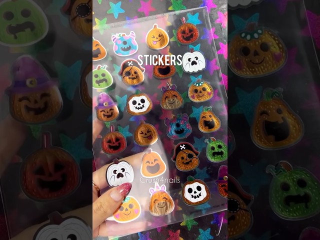 Vídeo relacionado con Rollo de pegatinas de Halloween, 1000 unidades, pegatinas decorativas para Halloween, calabaza, murciélagos, arañas fantasmas, para niños, Halloween, fiestas, manualidades