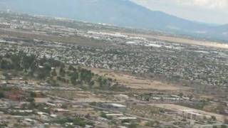 preview picture of video 'Southwest 737 Landing on Tucson International Airport Runway 11L'