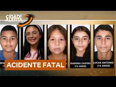 GO: cinco estudantes morrem após van escolar colidir com caminhão