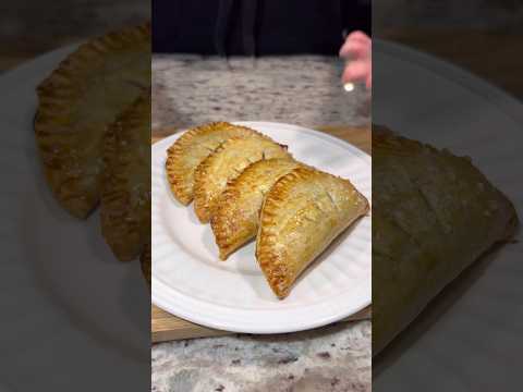 Easy Hand Pies 🫐 Only 2-Ingredients! #queengsrecipes #pie #blueberry #fruit #yummy #delicious #easy