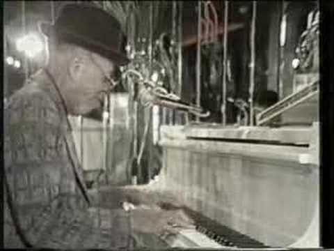 download lagu mp3 mp4 Tuts Washington, download lagu Tuts Washington gratis, unduh video klip Tuts Washington