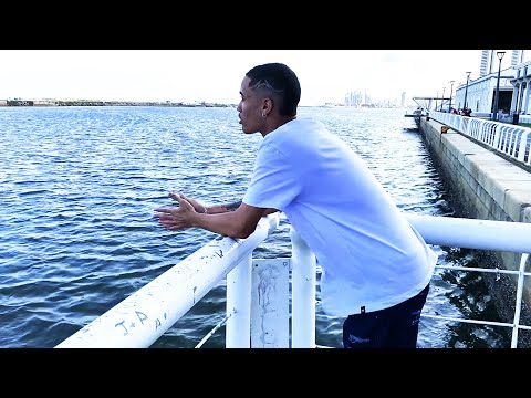 MC THAYK - PULEI NA PISCINA