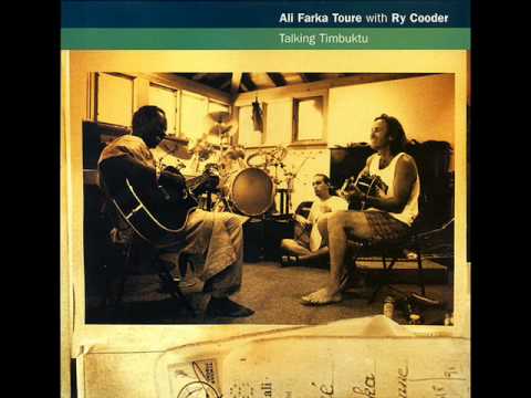 Ali Farka Toure with Ry Cooder - Gomni.wmv