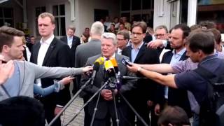 preview picture of video 'Bundespräsident Gauck in der Hochwasser-Region Deggendorf (2013)'