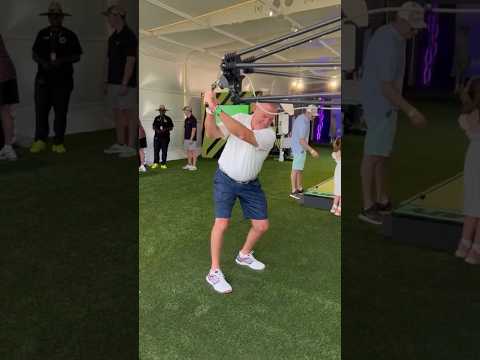 Trying out Rory’s swing path. 😂 (📹: IG/ imagengolf)