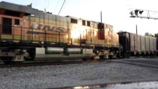 preview picture of video 'Arnold mo. train crossing The BNSF track that runs south from St. Louis'