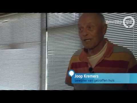 Auto knalt tegen huis in Hattem