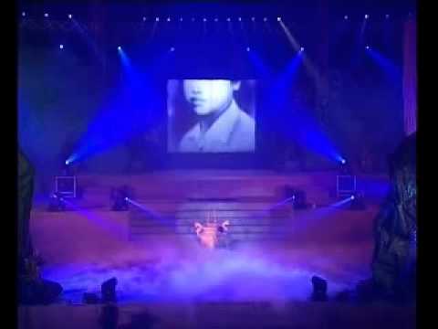 Thể hiện bởi Đông Quân
