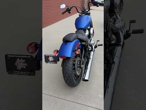 2026 Harley-Davidson® Street Bob® Aurora Blue Denim Chrome Cast Wheels