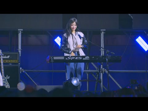 250519 QWER 히나 - 동서대학교 축제 직캠 (Fancam)
