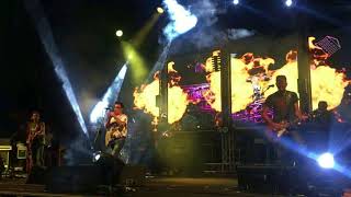 Edoardo Bennato ☆ Meno male che adesso non c&#39;è Nerone (Live)