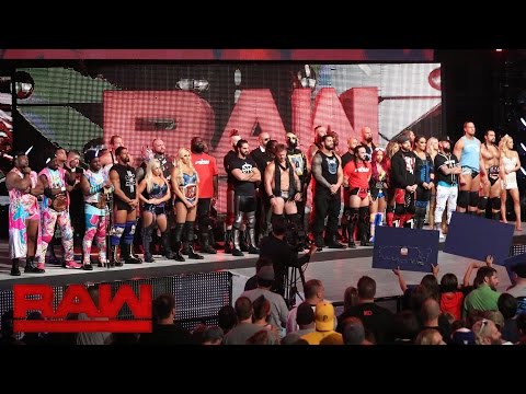 Stephanie McMahon und Mick Foley kündigen den WWE Universal Championtitel an: Raw, 25. Juli 2016