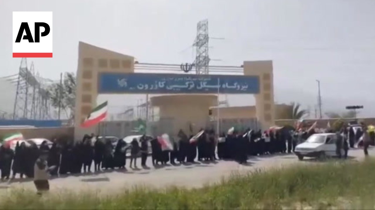 Video | Iran residents form human chains around power plants after Trump threats