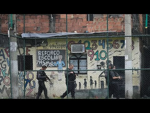Brasile, maxi operazione contro i narcos del Comando Vermelho a Rio de Janeiro: almeno 64 morti